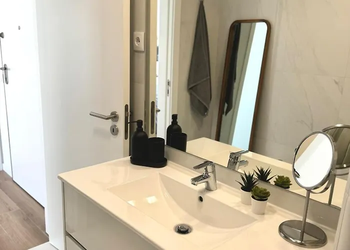 With Huge Rooftopterrace - Free Parking *